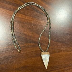 Blue jewel necklace with pearl charm